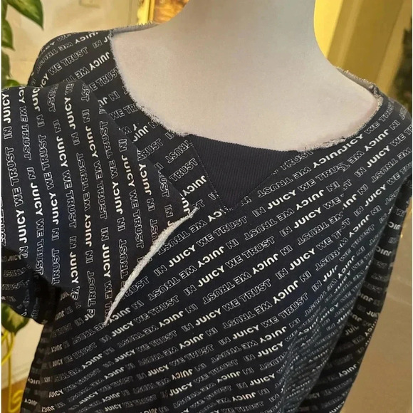 Juicy Couture Print navy sweater w’s size L - Picture 8 of 8
